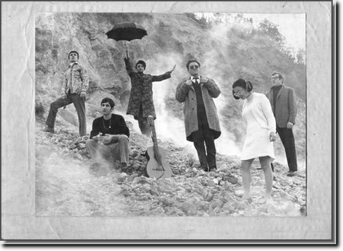 Il gruppo di allora era formato da: GIOVANNI MAURIELLO: Voce (tenore), EUGENIO BENNATO: fisarmonica,chitarra e plettri; CARLO D'ANGIO': chitarra e voce; MARIO MALAVENDA:voce (baritono); CLAUDIO MONDELLA: voce(basso); LUCIA BRUNO:voce (mezzo soprano)